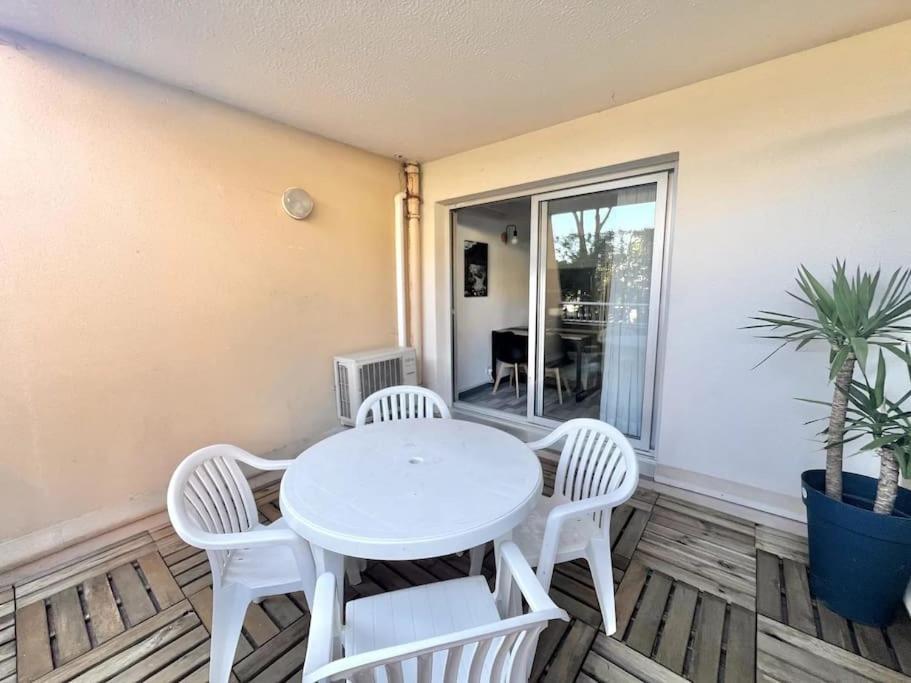 Appartement Port De Hyeres 4 Personnes Eksteriør bilde